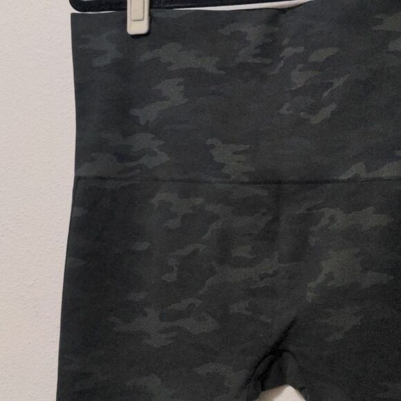 Spanx Seamless Camo Leggings - Picture 2 of 4